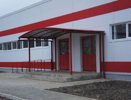 Фирменный магазин  в городе Емва из сэндвич-панелей, построенная компанией Альянс - Фирменный магазин  в городе Емва, Республика Коми, г. Емва, ул. Коммунистическая. 